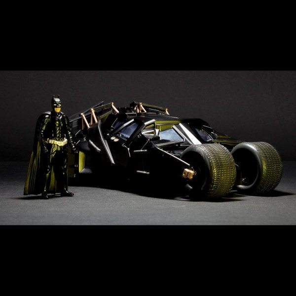 Batmovil metal 1:24 2008 El caballero oscuro