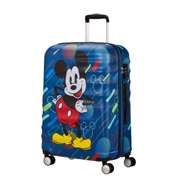 Maleta mediana Wavebreaker rígida con capacidad de 64 L.