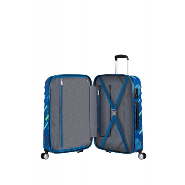 Maleta mediana Wavebreaker rígida con capacidad de 64 L.